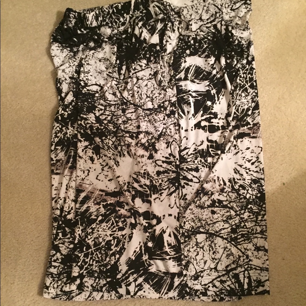 Plus size black and white palazzo capris